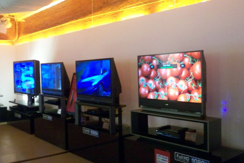 Illustration for article titled Sony Punches Up its Bravia Line with Slimmer Microdisplays and New LCDs